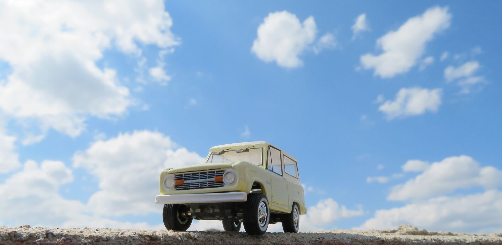 4.3 - 172.0 mm sample photo. Ford bronco, car, sky photography