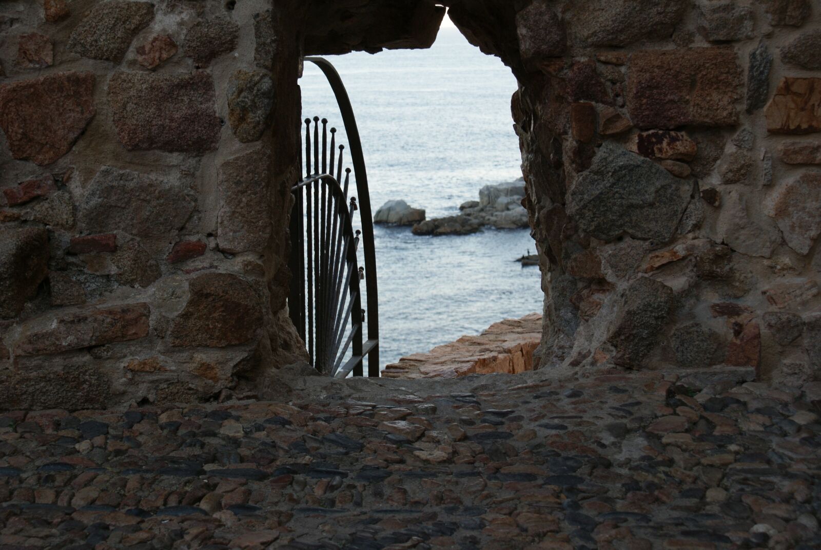 Sony Alpha DSLR-A200 sample photo. Water, sea, travel photography