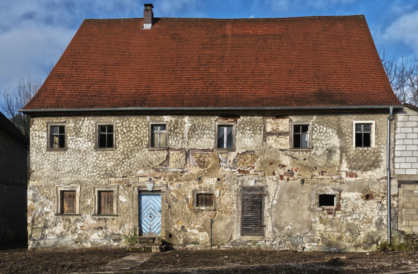 Panasonic Lumix DMC-FZ1000 sample photo. Old mill, building, window photography