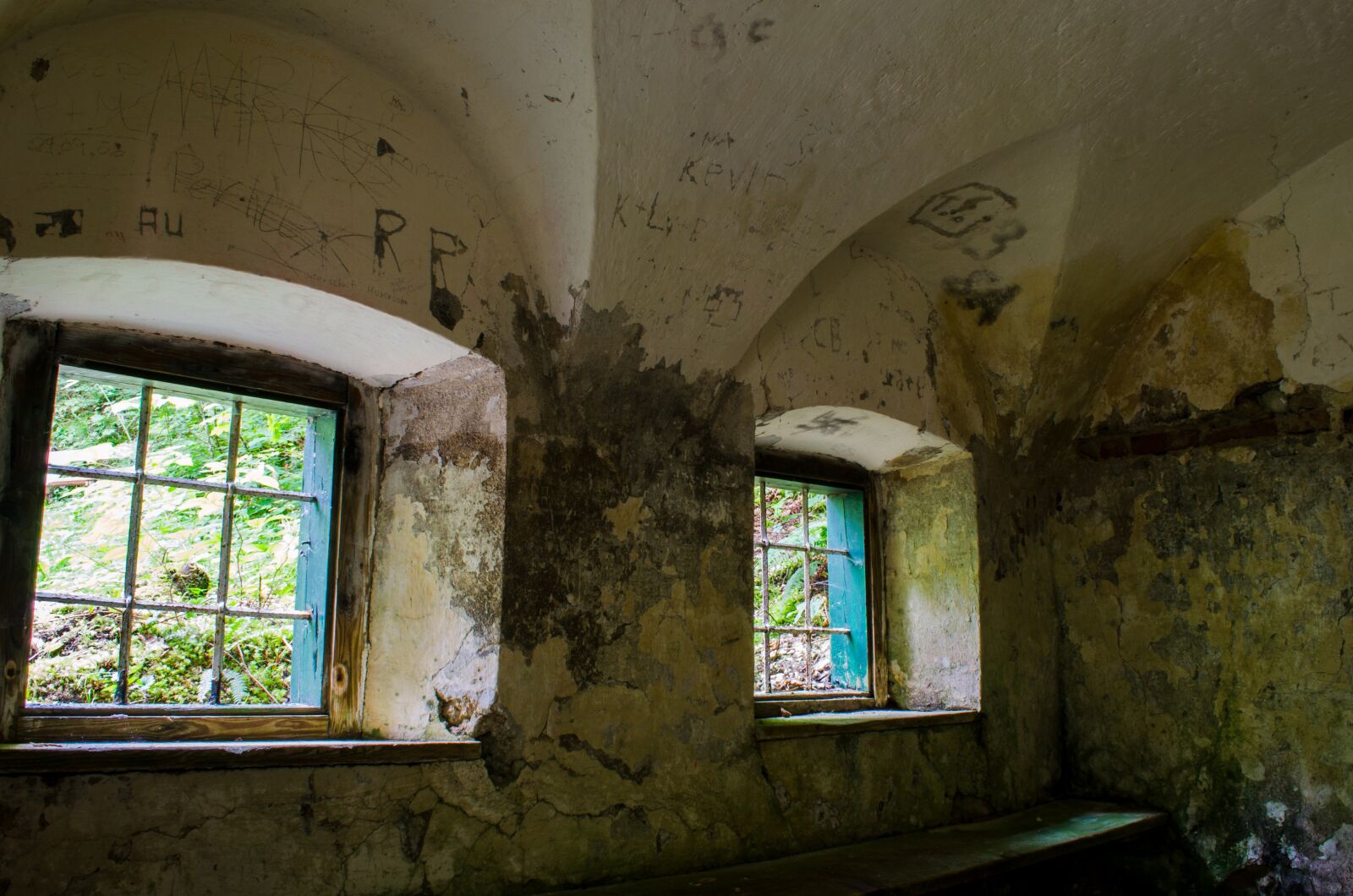 Nikon D5100 sample photo. Lost place, hut, vault photography