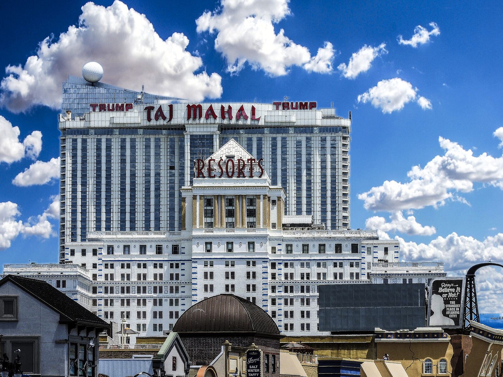 Nikon Coolpix P610 sample photo. Taj mahal, trump, casino photography