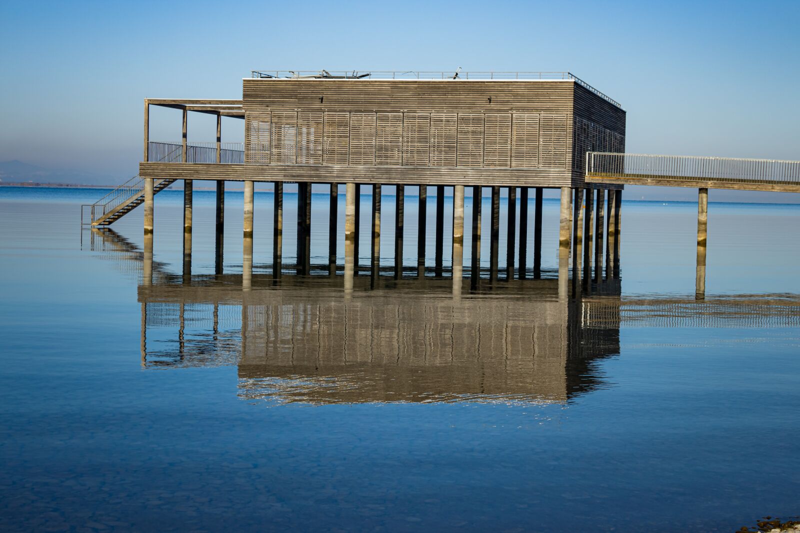 Canon EOS 700D (EOS Rebel T5i / EOS Kiss X7i) sample photo. Swimming pool house, lake photography