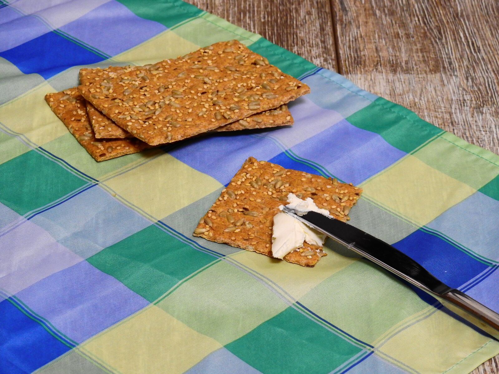 Nikon Coolpix P900 sample photo. Bread, crispbread, whole wheat photography