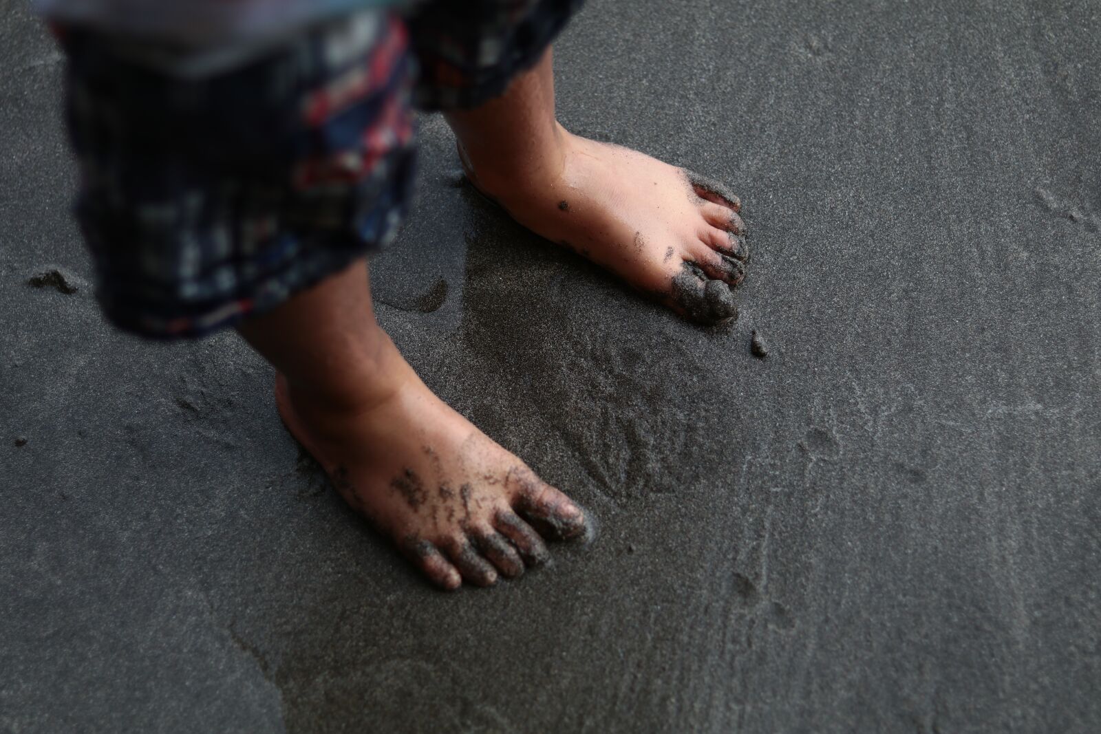 Canon EF 50mm F1.8 STM sample photo. Feet, sandy, sand photography
