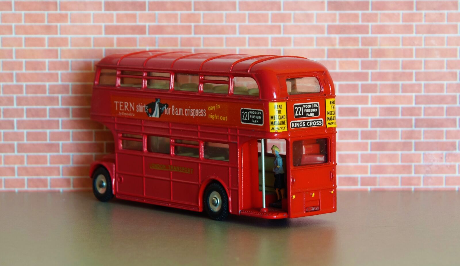Sony DT 18-70mm F3.5-5.6 sample photo. Model car, double decker photography