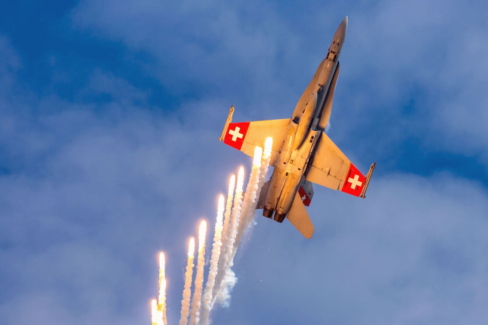 Canon EOS 5D Mark III sample photo. Warplane, airplane, rocket, flight photography