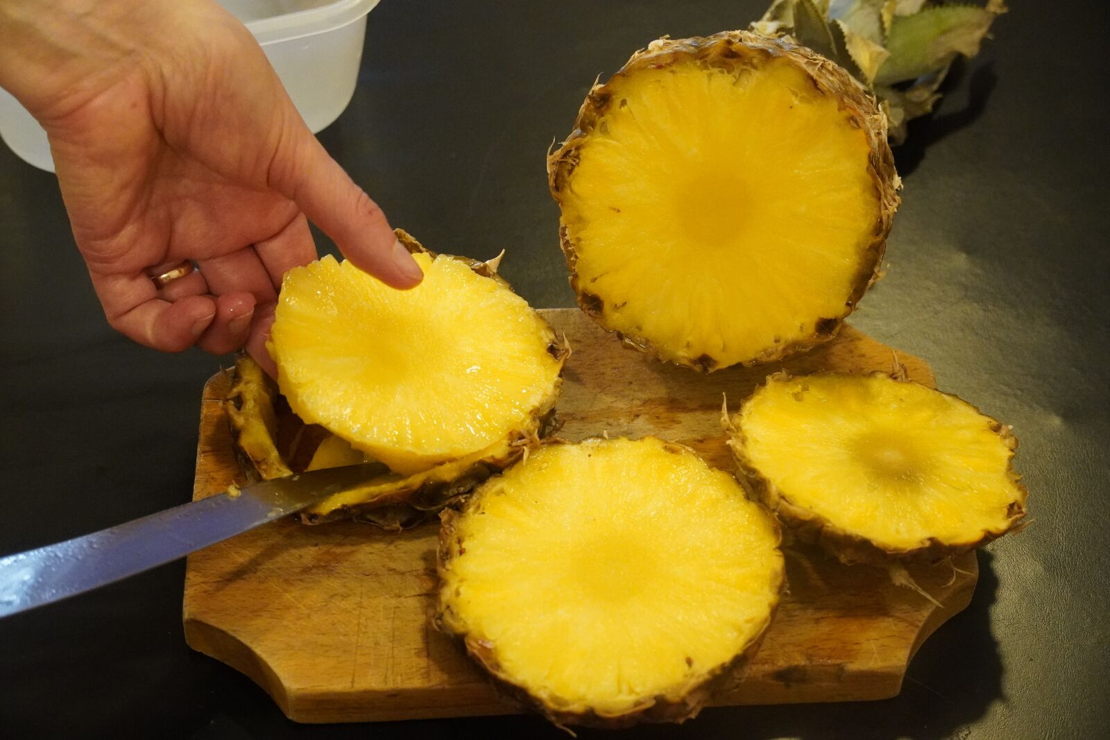 Sony a6400 sample photo. Pineapple, sliced, food photography