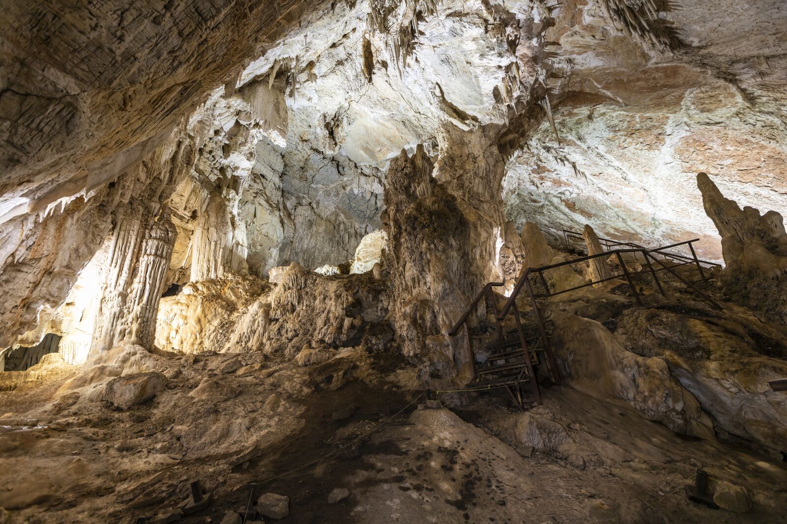 Canon EOS 6D Mark II + Canon EF 16-35mm F2.8L II USM sample photo. The caves of s photography
