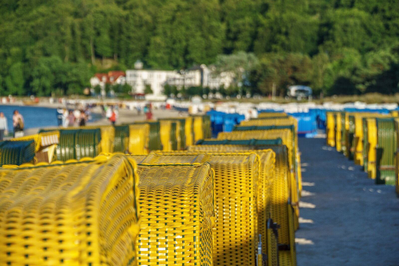 Sony a6000 + Sony E PZ 18-105mm F4 G OSS sample photo. Beach chair, binz, r photography