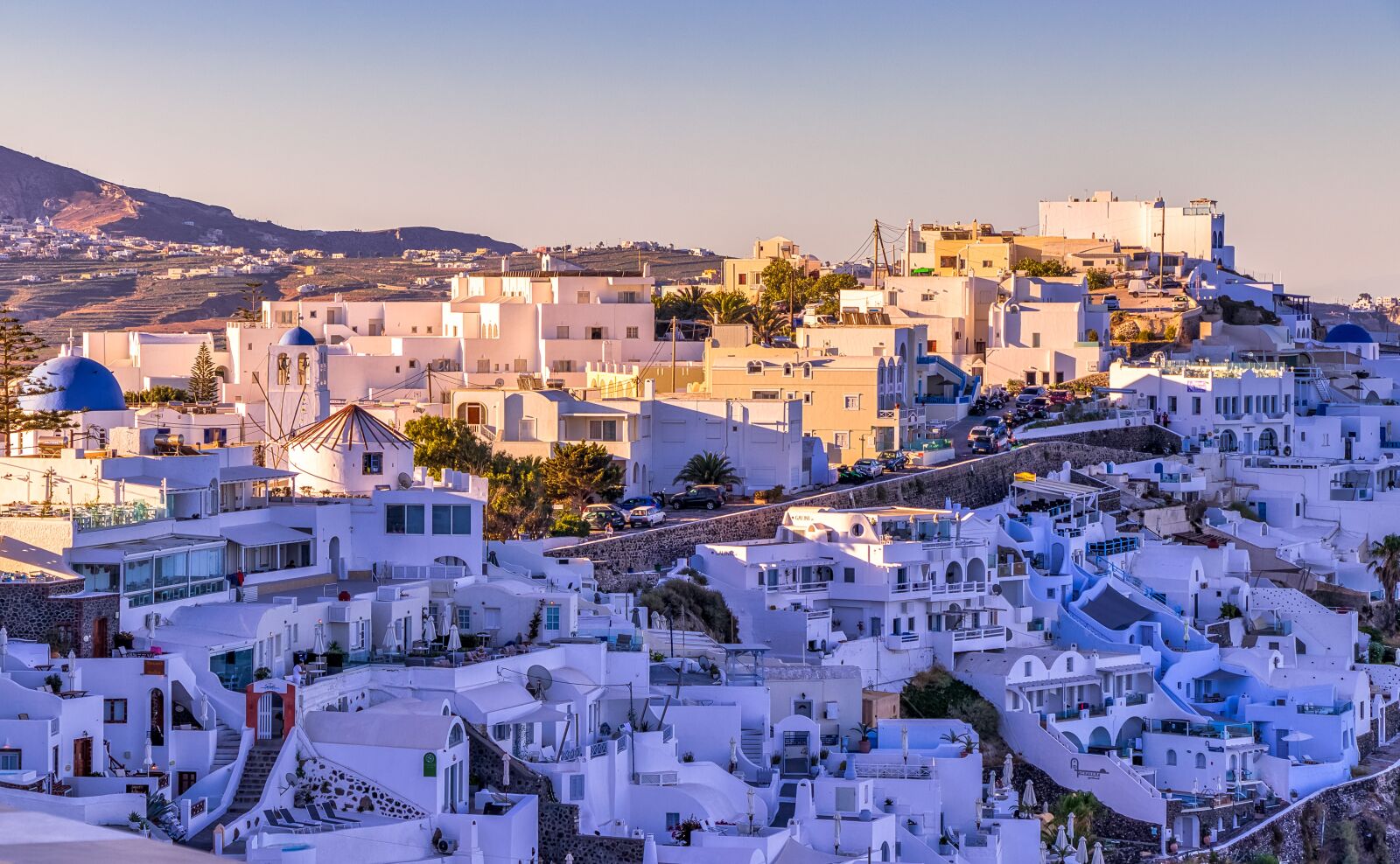 Canon EOS 80D + Canon EF-S 18-135mm F3.5-5.6 IS USM sample photo. Santorini, greece, architecture photography