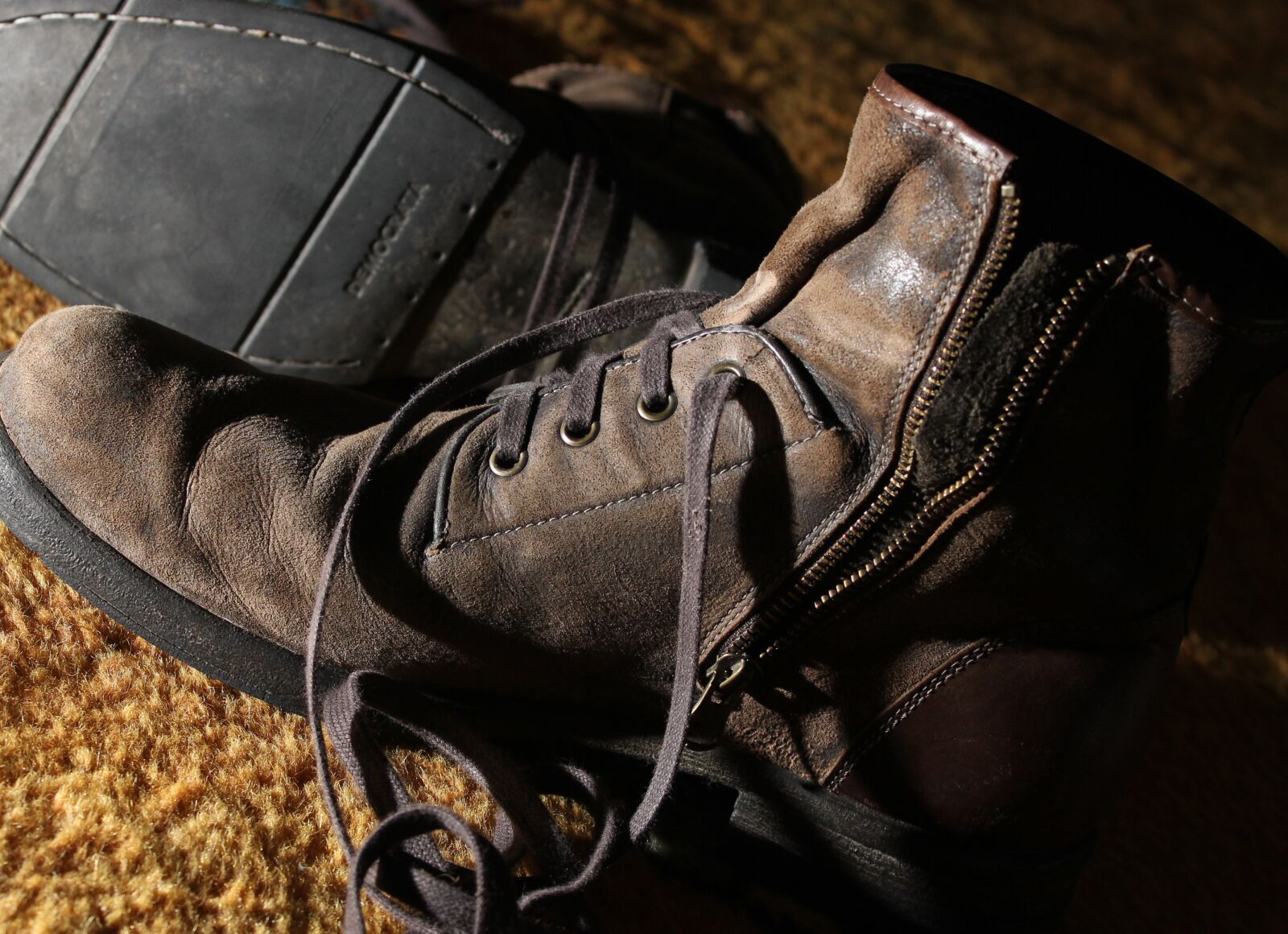 Canon EOS 600D (Rebel EOS T3i / EOS Kiss X5) sample photo. Boot, shoe, rustic photography