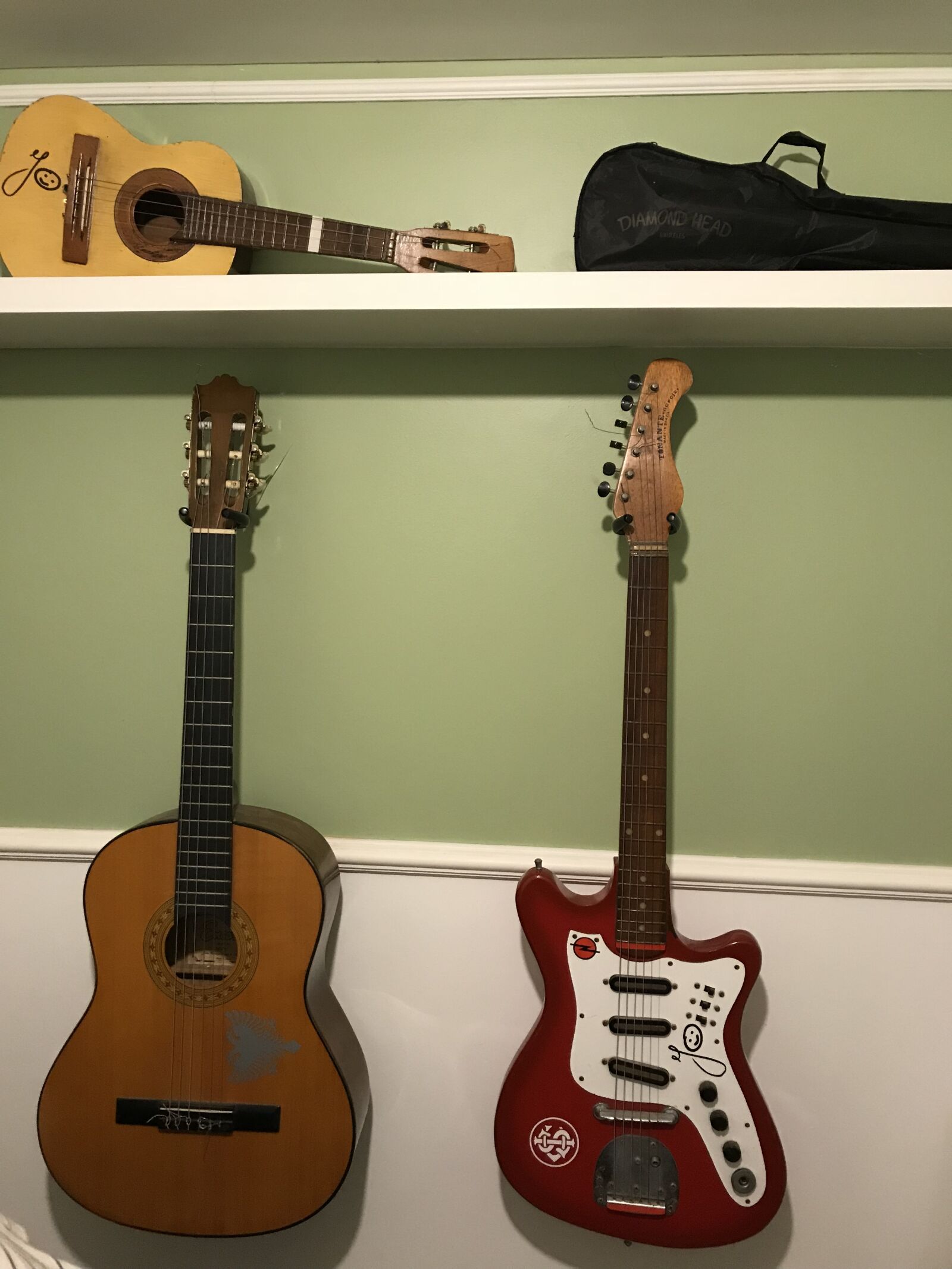 Apple iPhone 7 sample photo. Instruments, guitar, ukulele photography