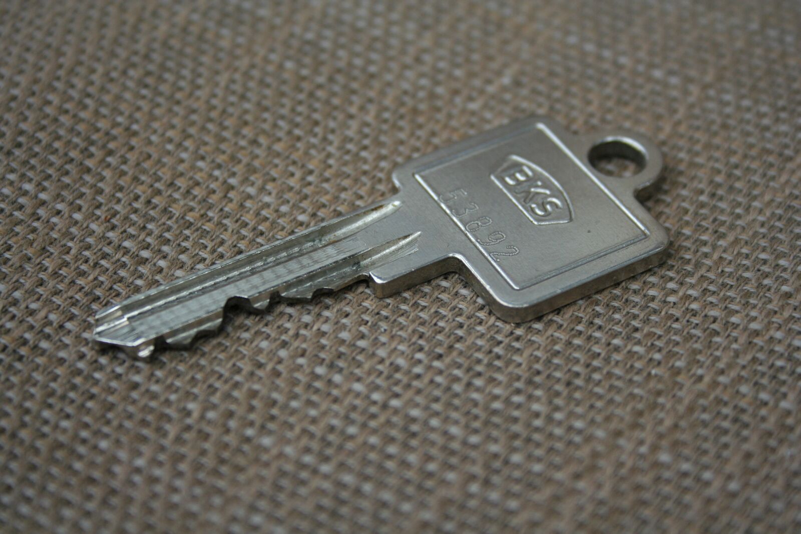 Canon EOS 350D (EOS Digital Rebel XT / EOS Kiss Digital N) sample photo. Key, door photography