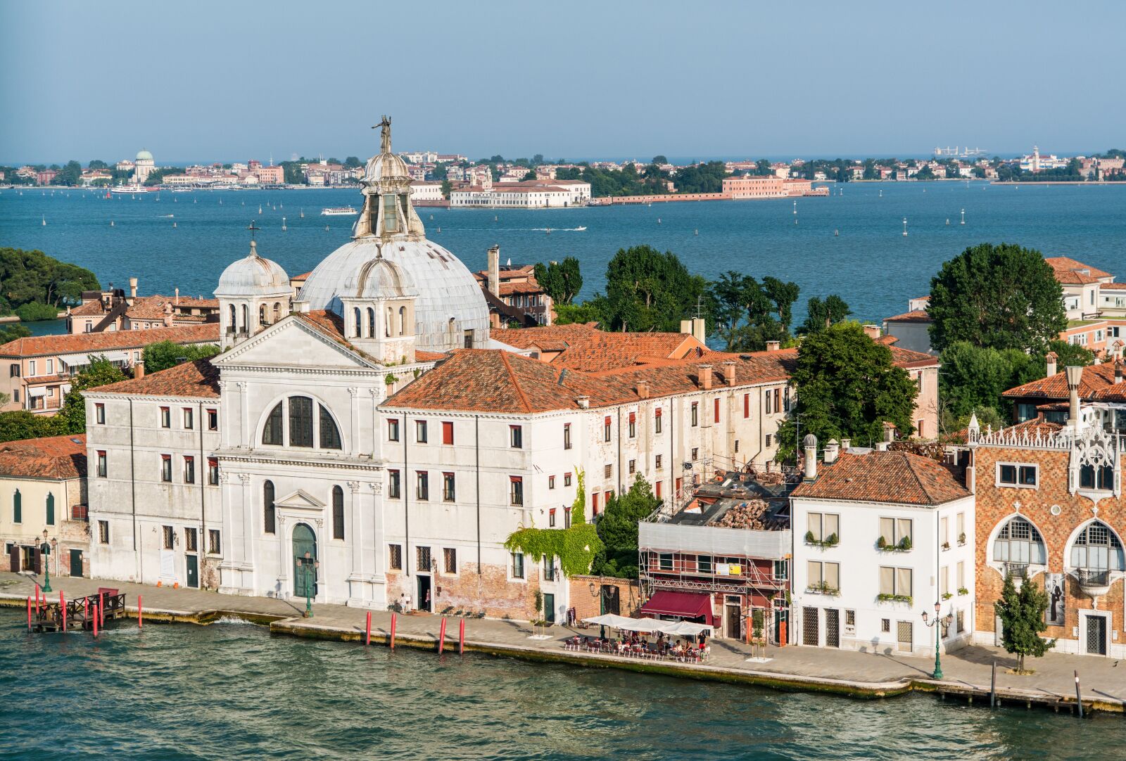Sony a7R II + Sony FE 24-240mm F3.5-6.3 OSS sample photo. Venice, italy, coastline photography