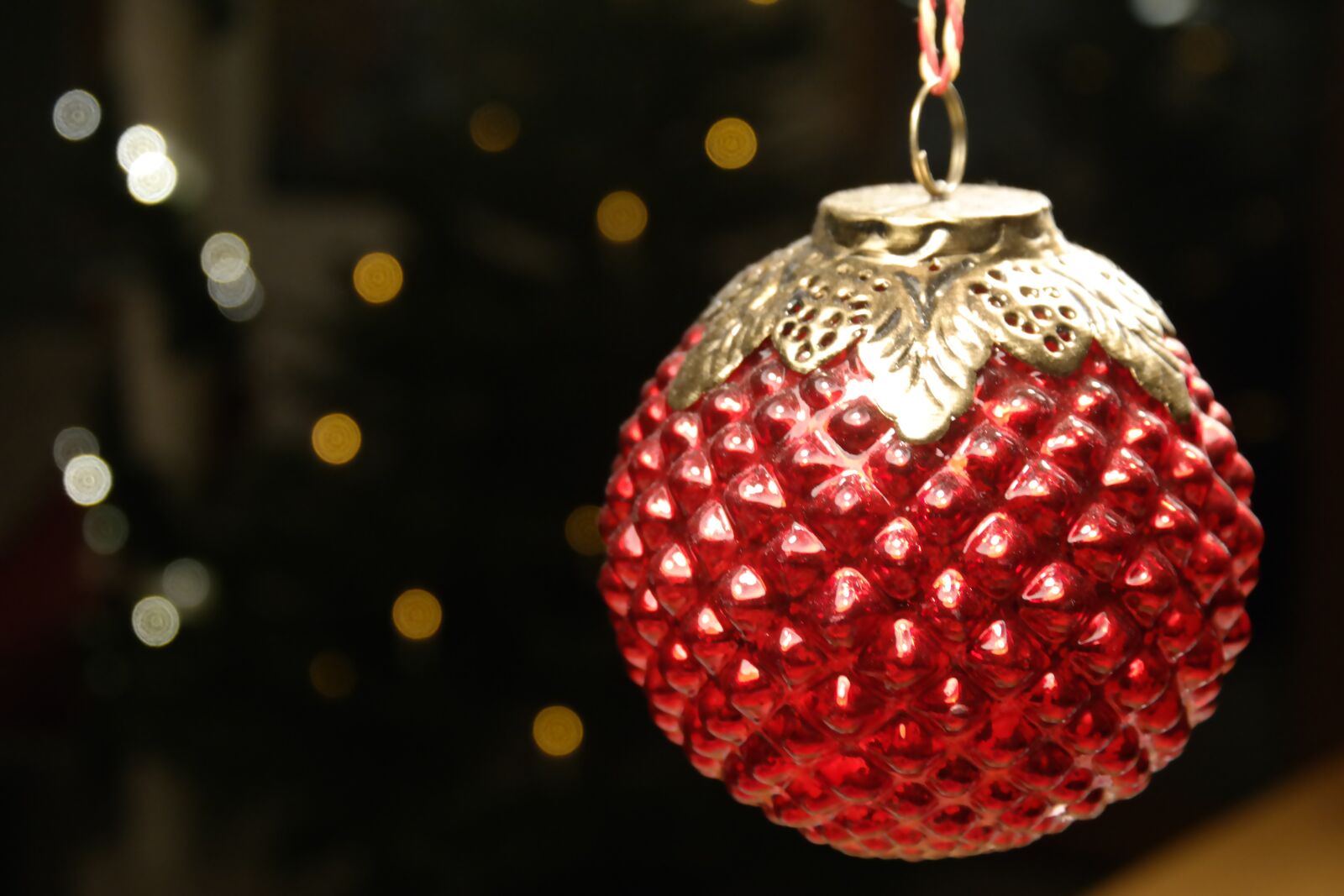 Samsung NX300 sample photo. Christmas bauble, christmas, lights photography