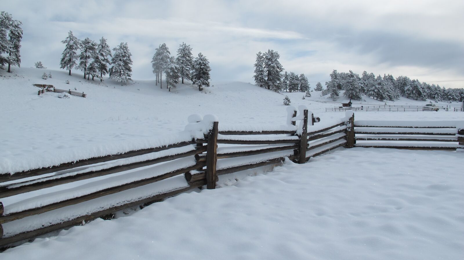Canon PowerShot G12 sample photo. Snow, fence, winter photography
