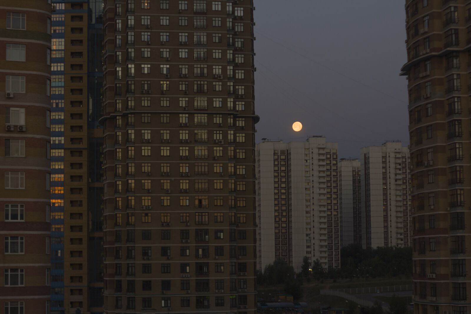 Canon EOS 550D (EOS Rebel T2i / EOS Kiss X4) sample photo. Moscow, strogino, moon photography