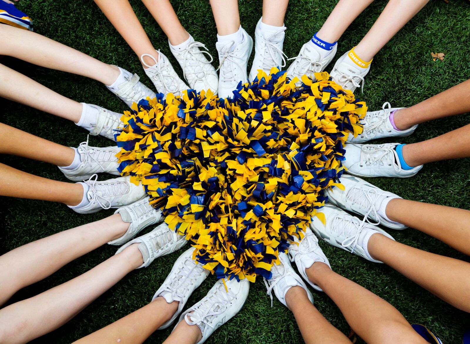Canon EF 24-105mm F4L IS USM sample photo. Tennis shoes, cheer, squad photography