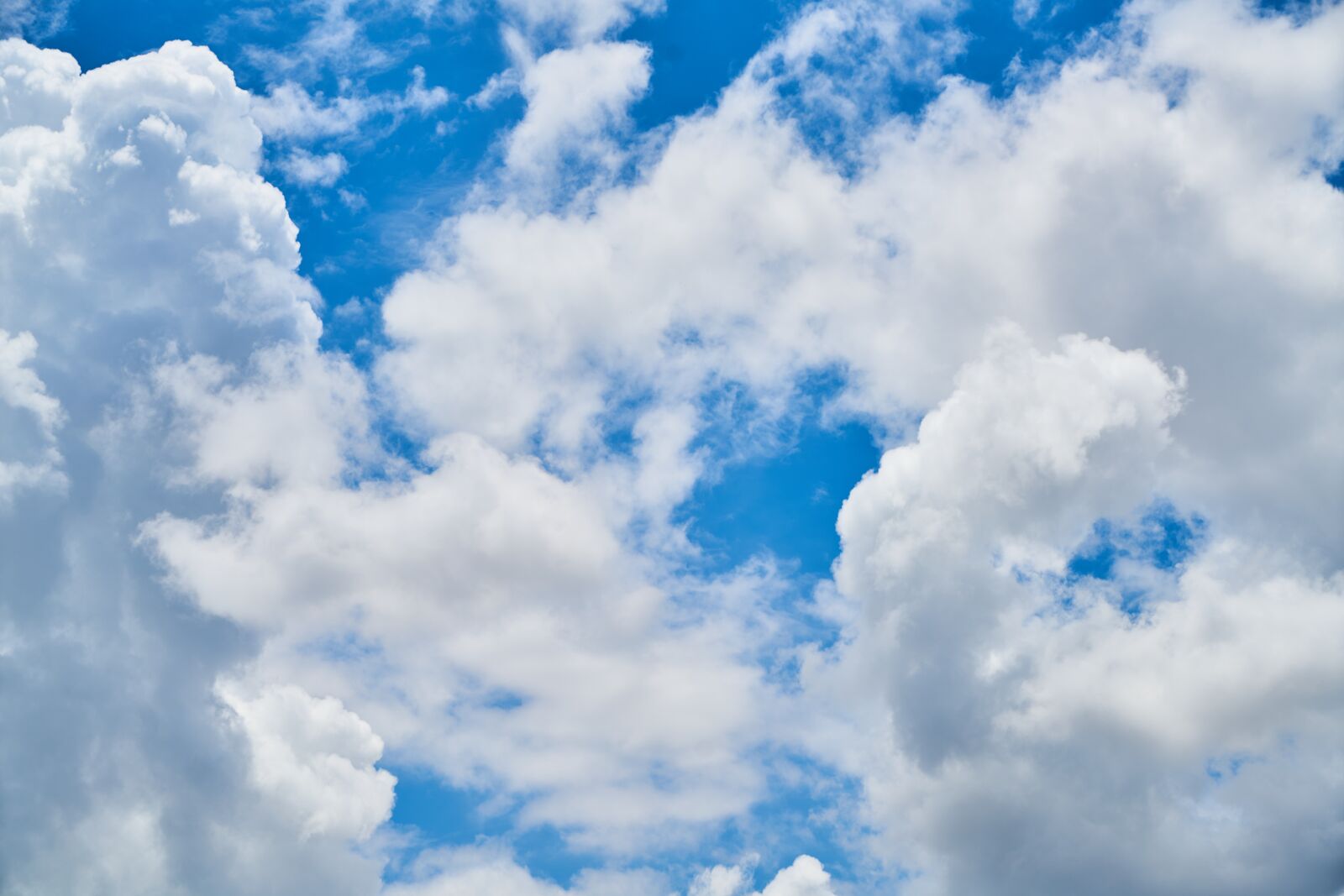 Sony a7R II sample photo. Cloud, blue, white photography