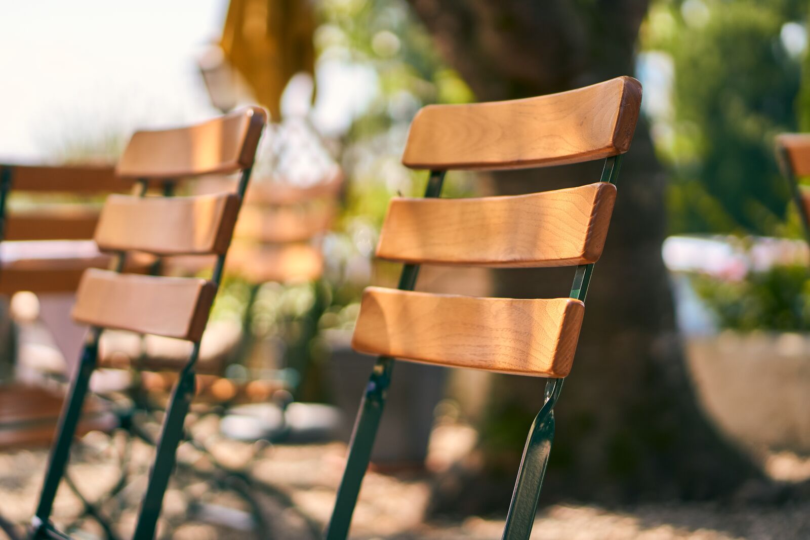 Sony E 50mm F1.8 OSS sample photo. Beer garden, chair, bistro photography