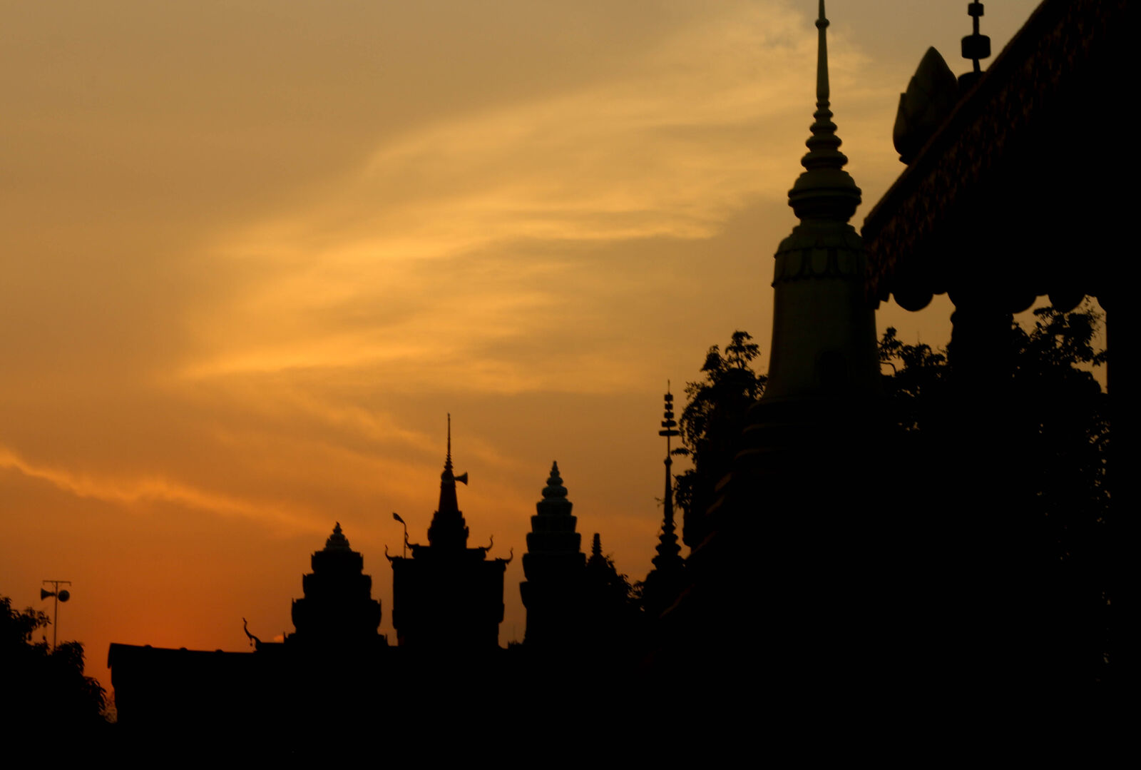 Canon EOS 70D + Canon EF 50mm F1.8 II sample photo. Buddhist, temple, sunset photography