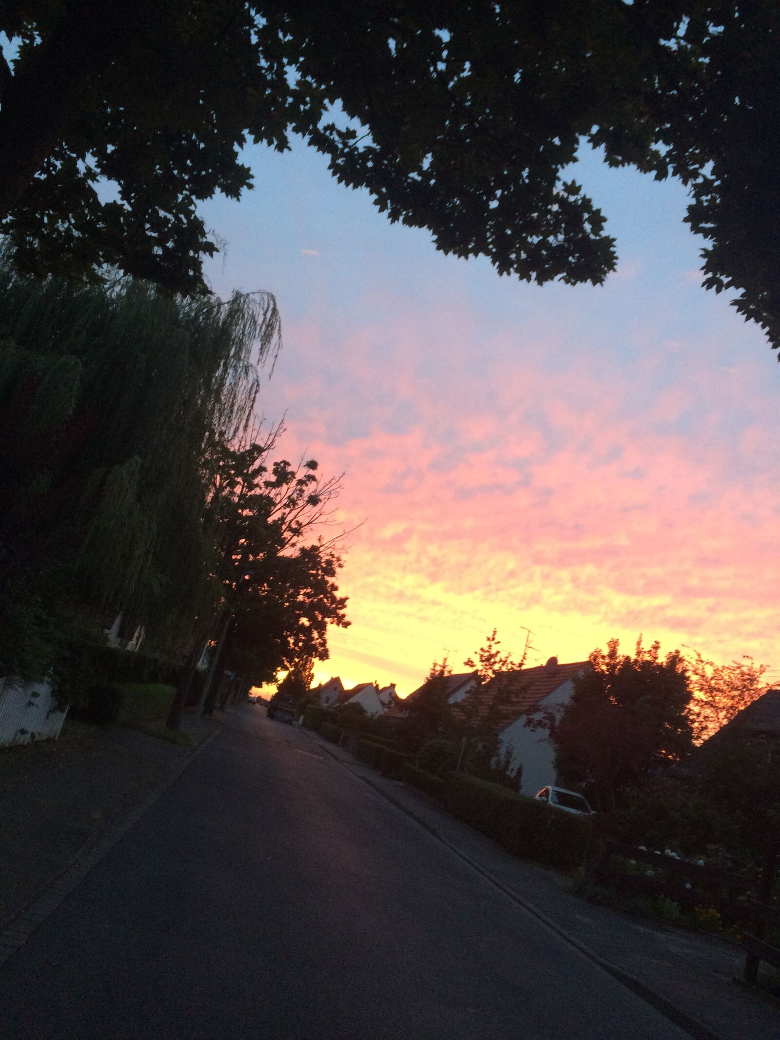 iPhone 5s back camera 4.15mm f/2.2 sample photo. Afterglow, clouds, evening, sun photography