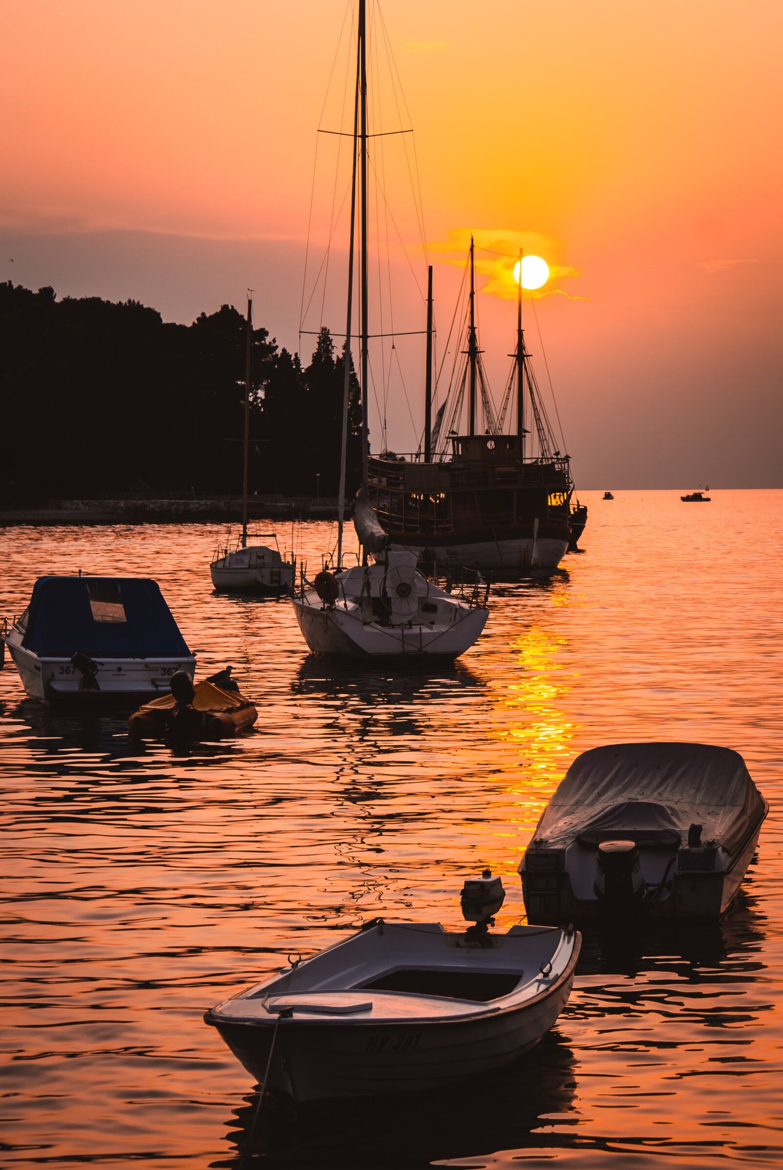 Sony Alpha DSLR-A200 sample photo. Port, sunset, tourism photography