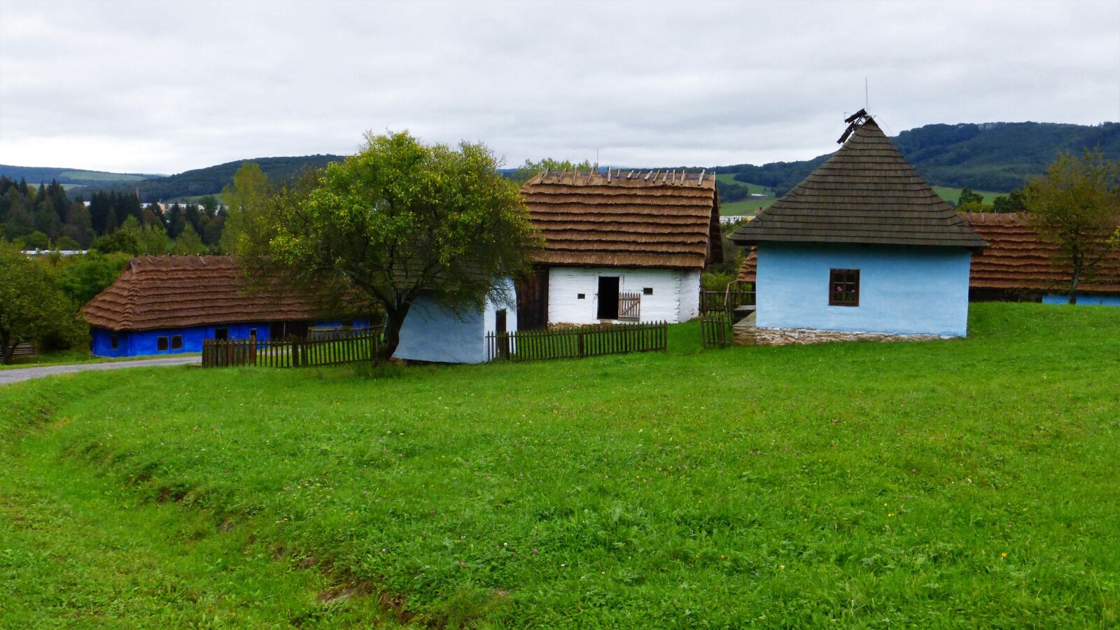 Panasonic Lumix DMC-ZS25 (Lumix DMC-TZ35) sample photo. Building, hungary, farm photography