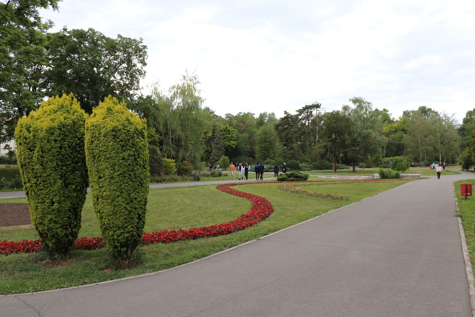 Canon EOS 200D (EOS Rebel SL2 / EOS Kiss X9) sample photo. Park, timisoara, romania photography