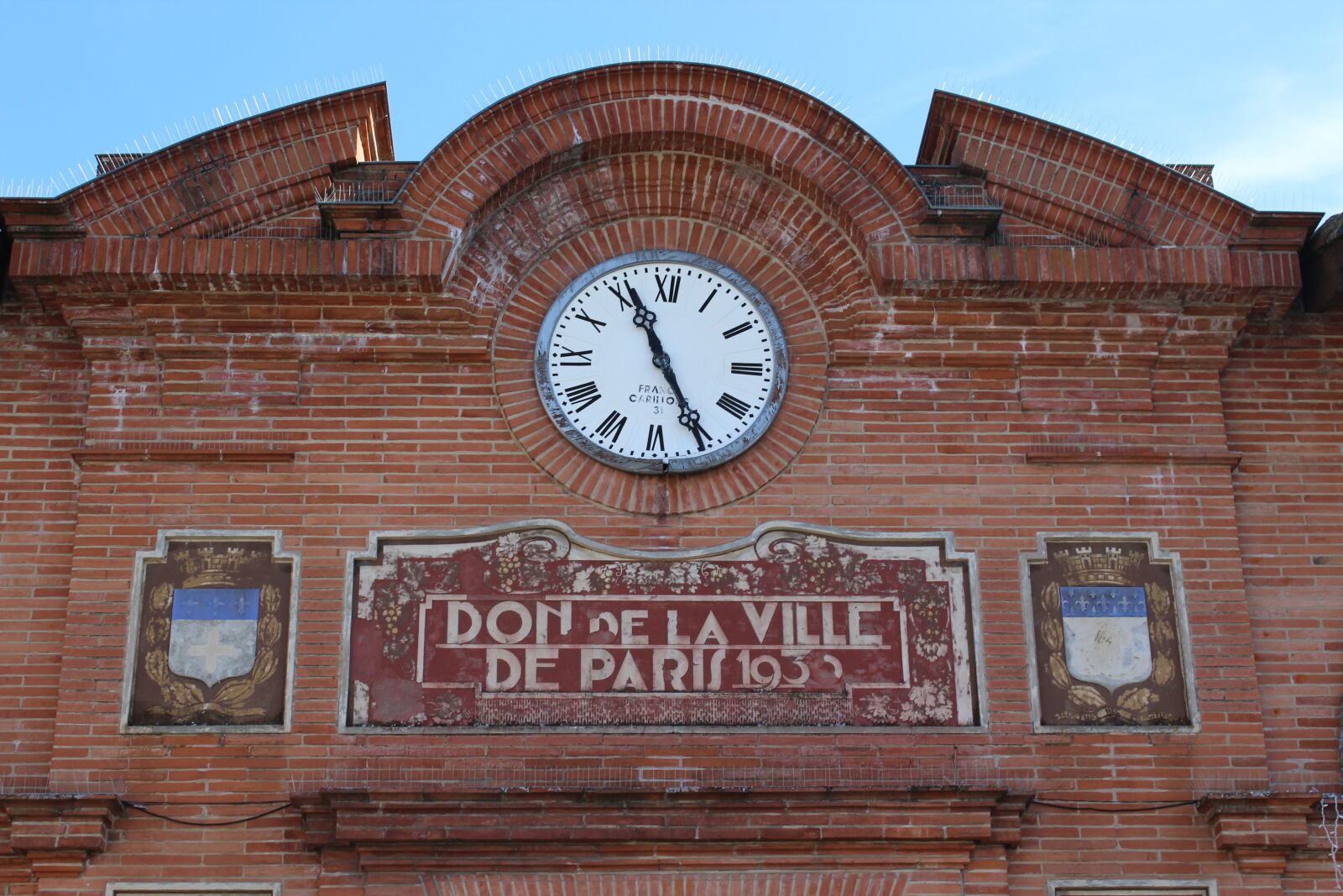 Canon EOS 1200D (EOS Rebel T5 / EOS Kiss X70 / EOS Hi) sample photo. Moissac, halles, city photography