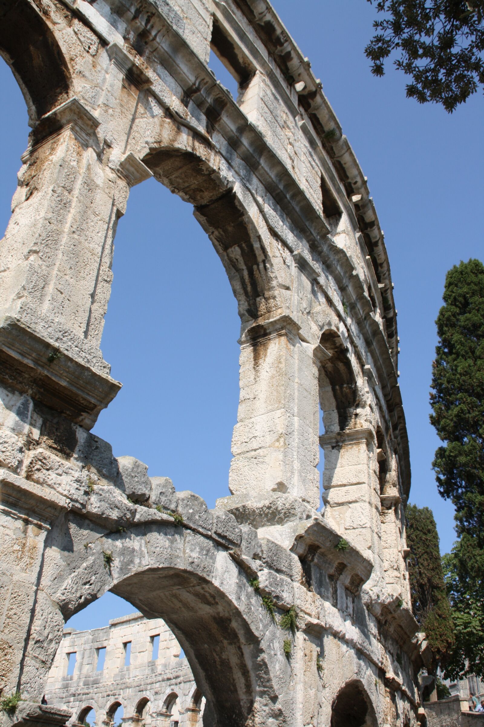 Canon EOS 1000D (EOS Digital Rebel XS / EOS Kiss F) sample photo. Amphitheater, pula, croatia photography
