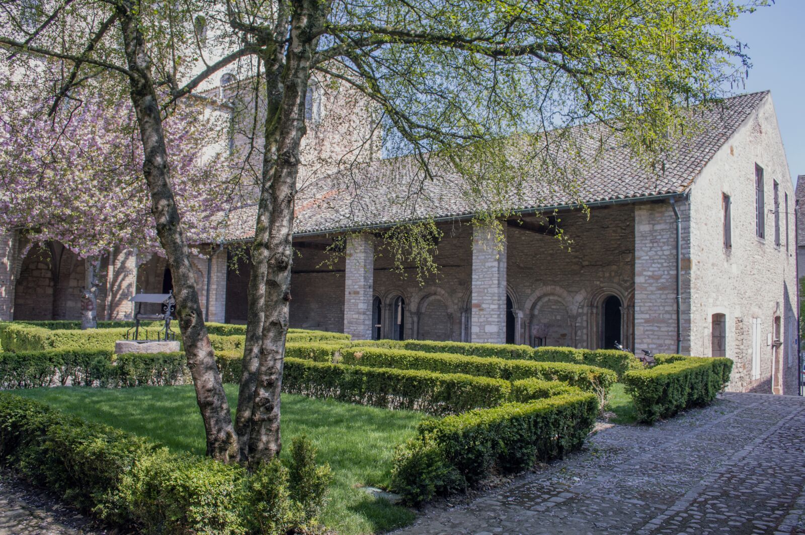 Nikon D3200 sample photo. Tournus, france, cloister photography