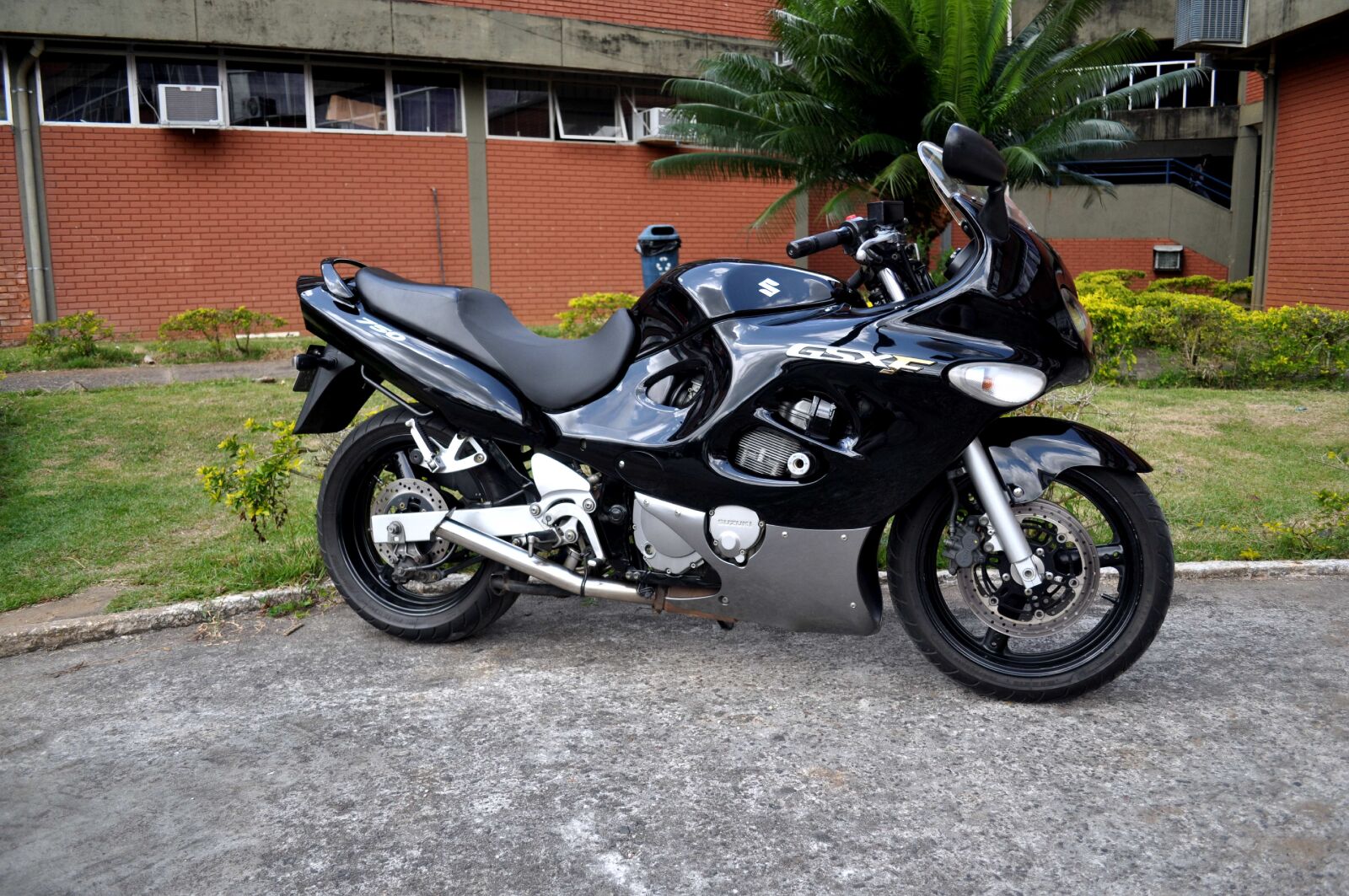 Nikon D5000 sample photo. Modern, motor, bike photography