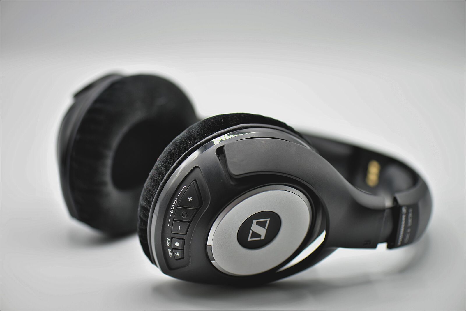 Nikon D610 sample photo. Headphones, radio, wireless headphones photography