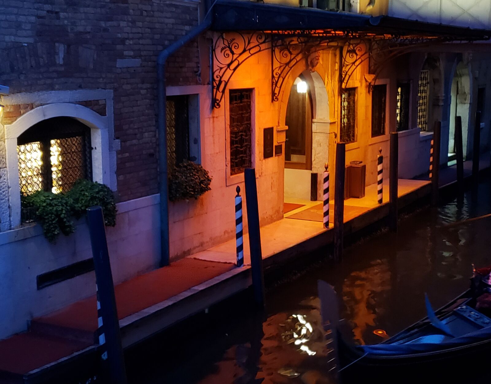 Samsung Galaxy S9+ sample photo. Venice, canal, night photography