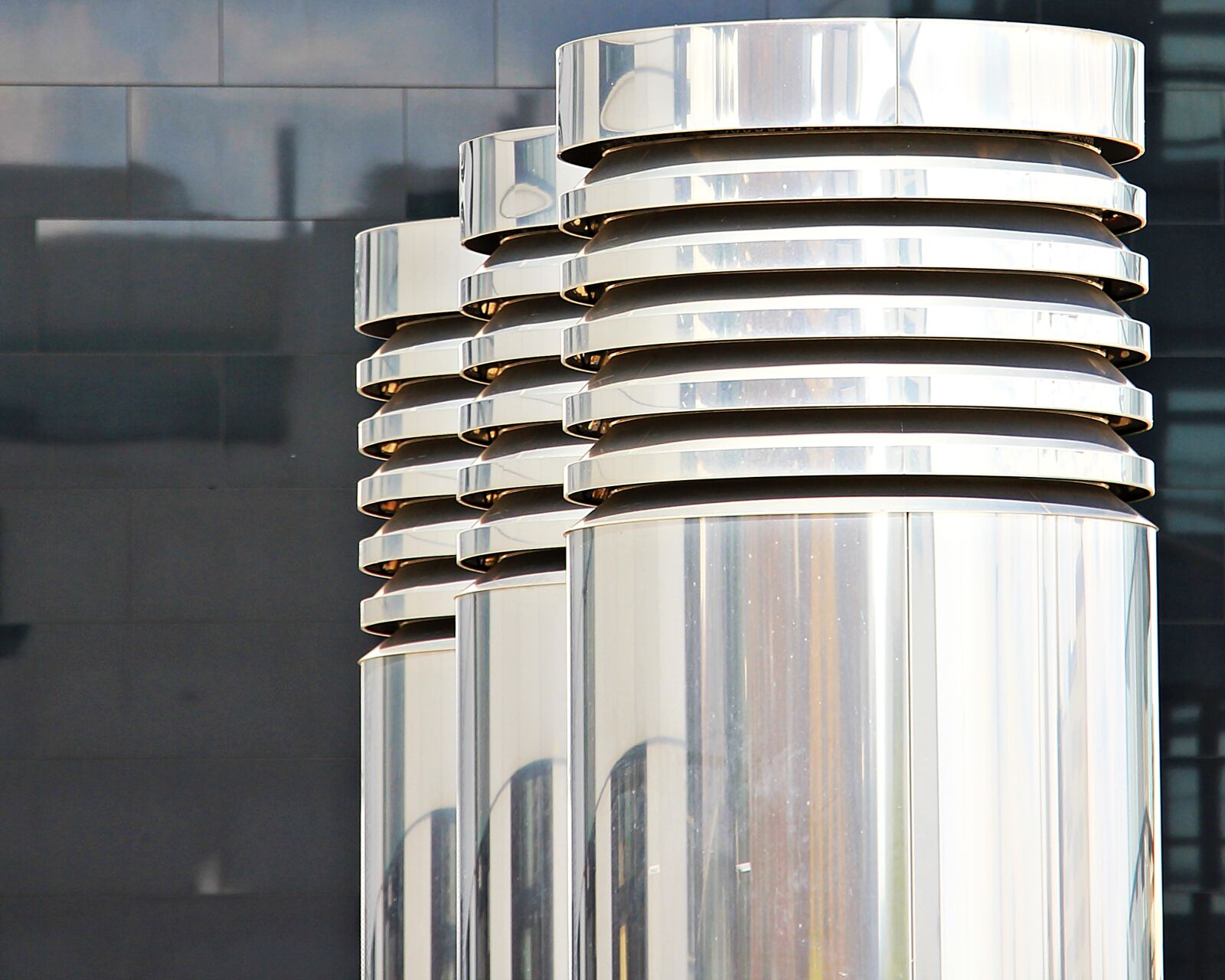 Canon EOS 550D (EOS Rebel T2i / EOS Kiss X4) sample photo. Columnar, three pillars, chrome photography