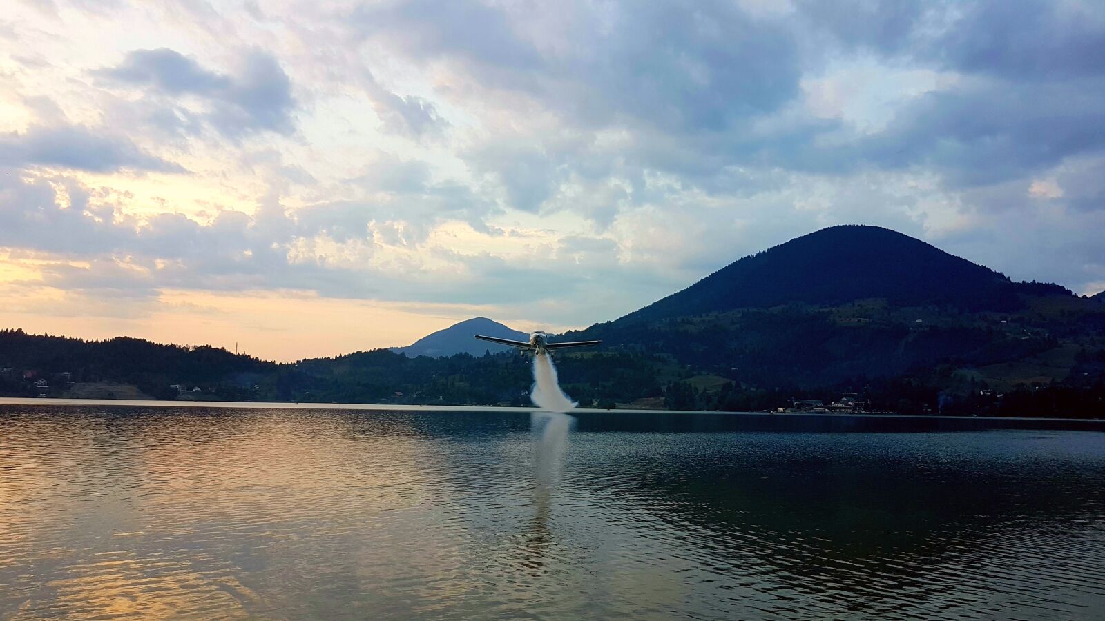 Samsung Galaxy S7 sample photo. Mountain, lake, plane photography