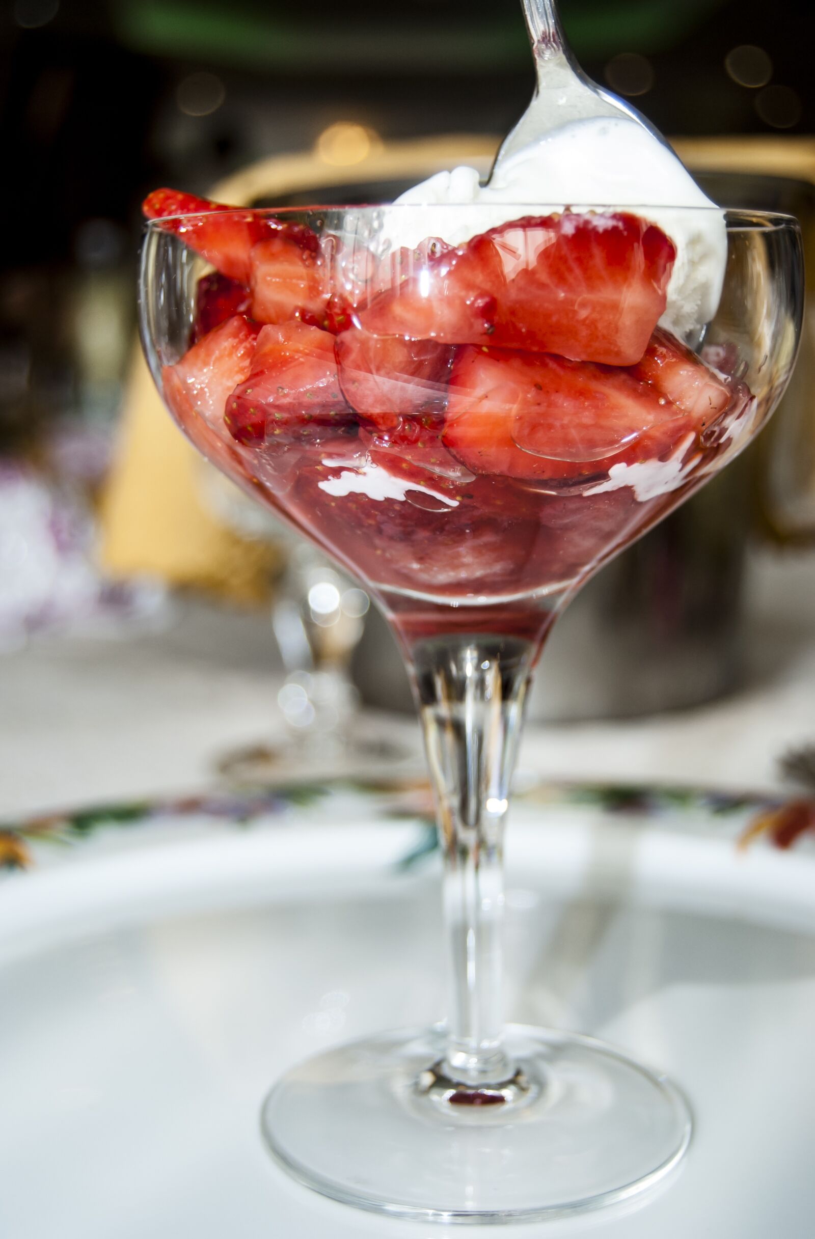 Nikon D60 sample photo. Strawberries, cream, strawberry photography