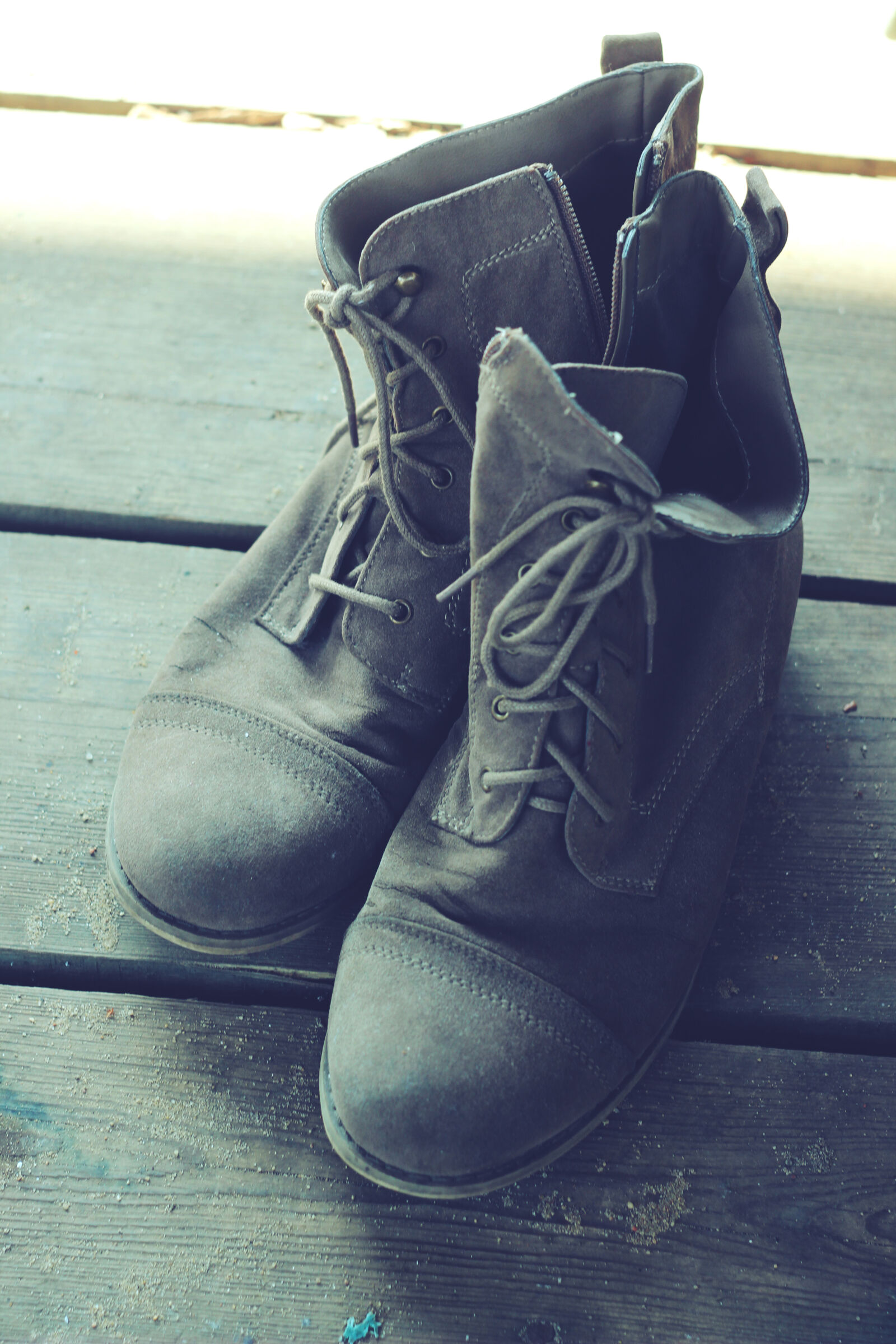 Canon EOS 600D (Rebel EOS T3i / EOS Kiss X5) sample photo. Vintage, shoes photography