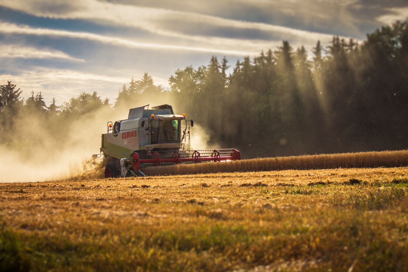 Canon EOS 1100D (EOS Rebel T3 / EOS Kiss X50) sample photo. Claas, lexion, combine harvester photography