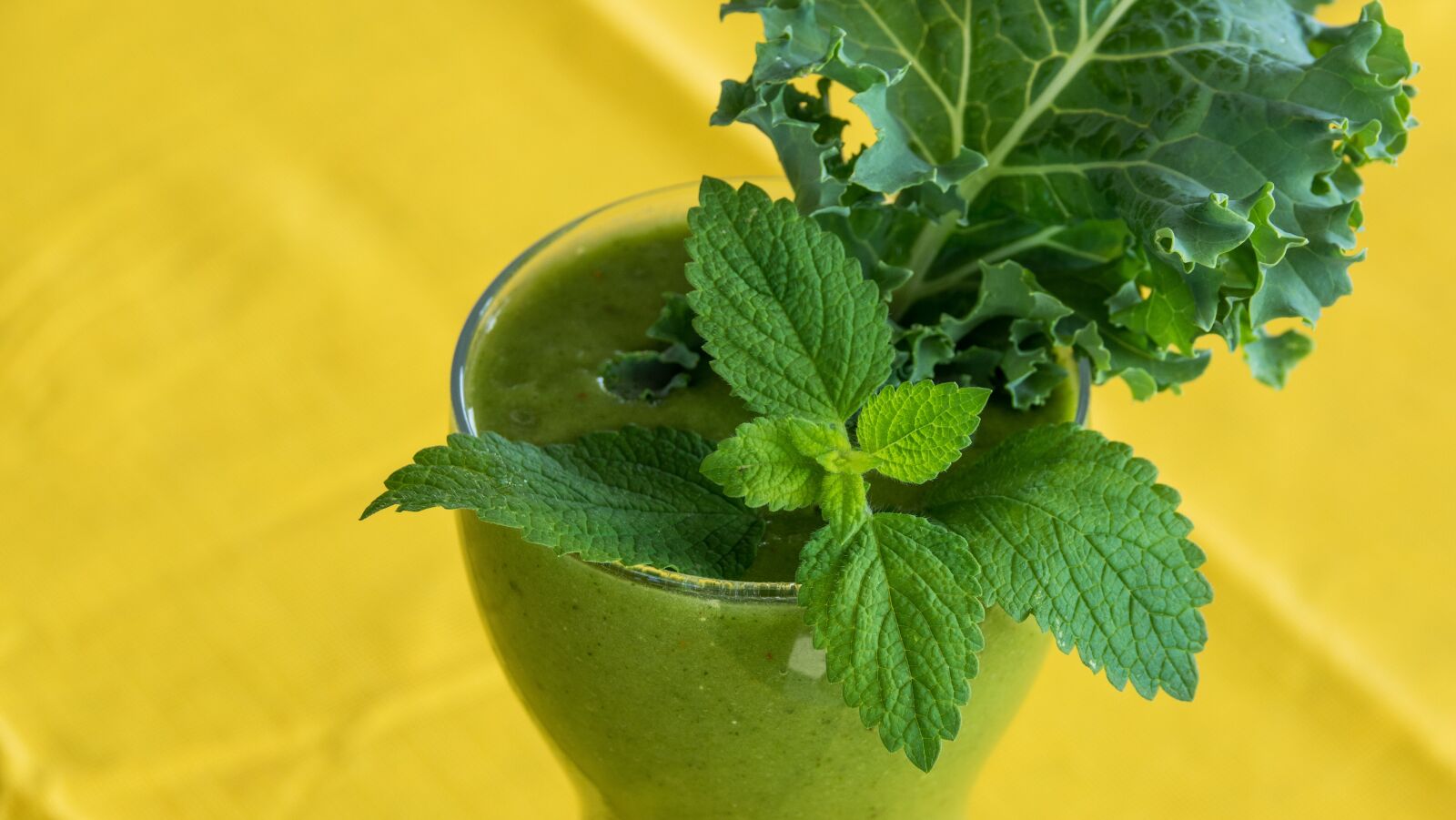 Sony Cyber-shot DSC-RX10 III sample photo. Green smoothie, smoothie, kale photography