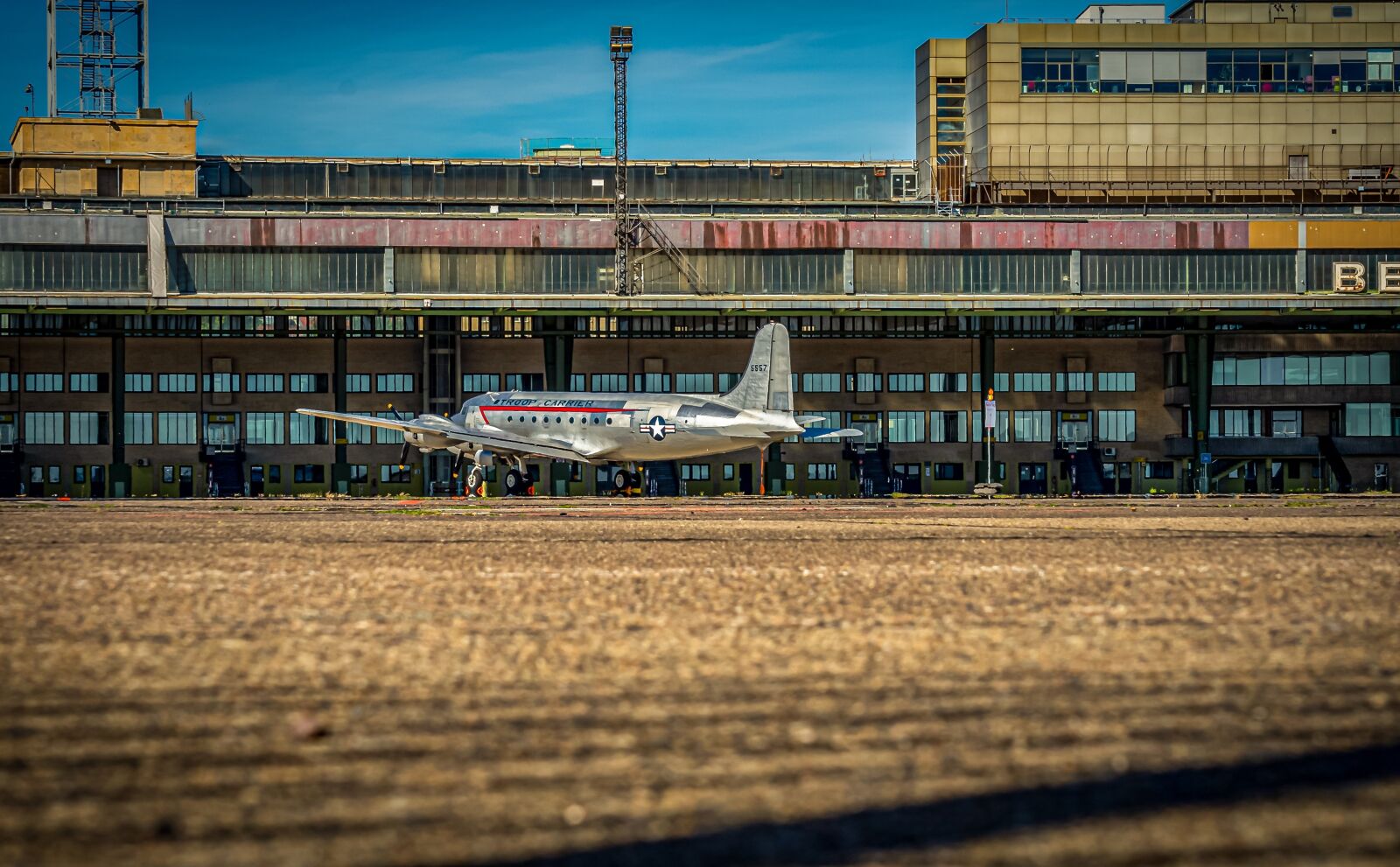 Sony a7 II + Sony E 55-210mm F4.5-6.3 OSS sample photo. Candy bomber, aircraft, propeller photography