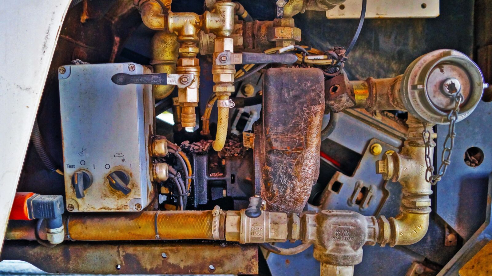 Sony DT 18-55mm F3.5-5.6 SAM II sample photo. Motor, gears, asphalt photography