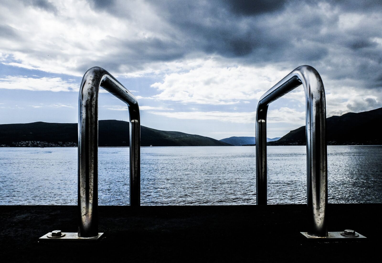 Fujifilm X20 sample photo. Montenegro, sea, sky photography