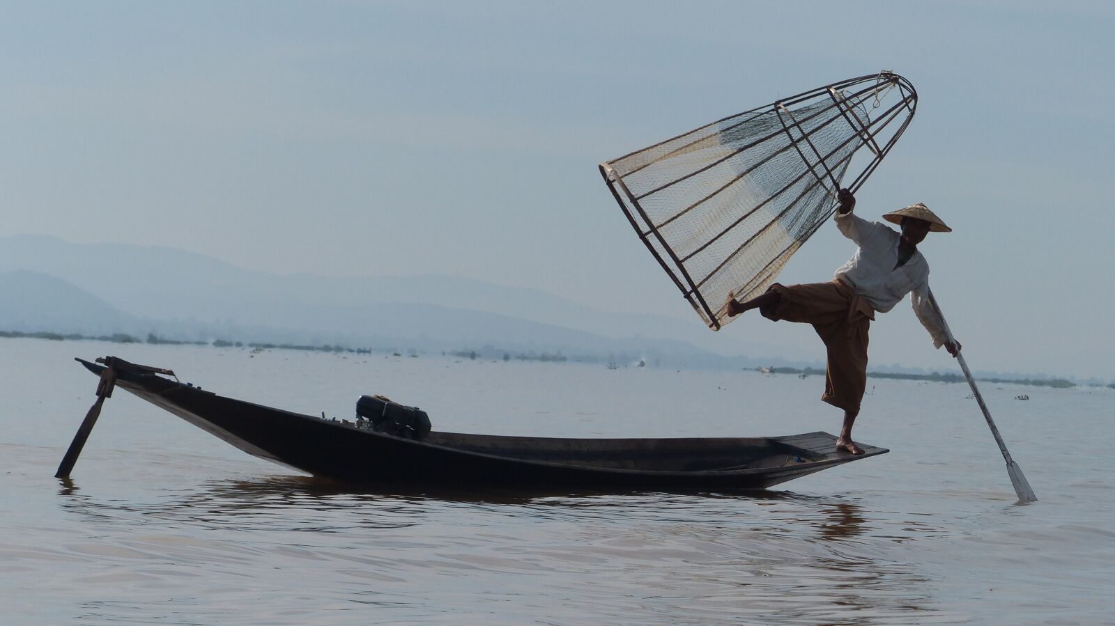 Panasonic Lumix DMC-FZ200 sample photo. Burma, lake inle, fisherman photography