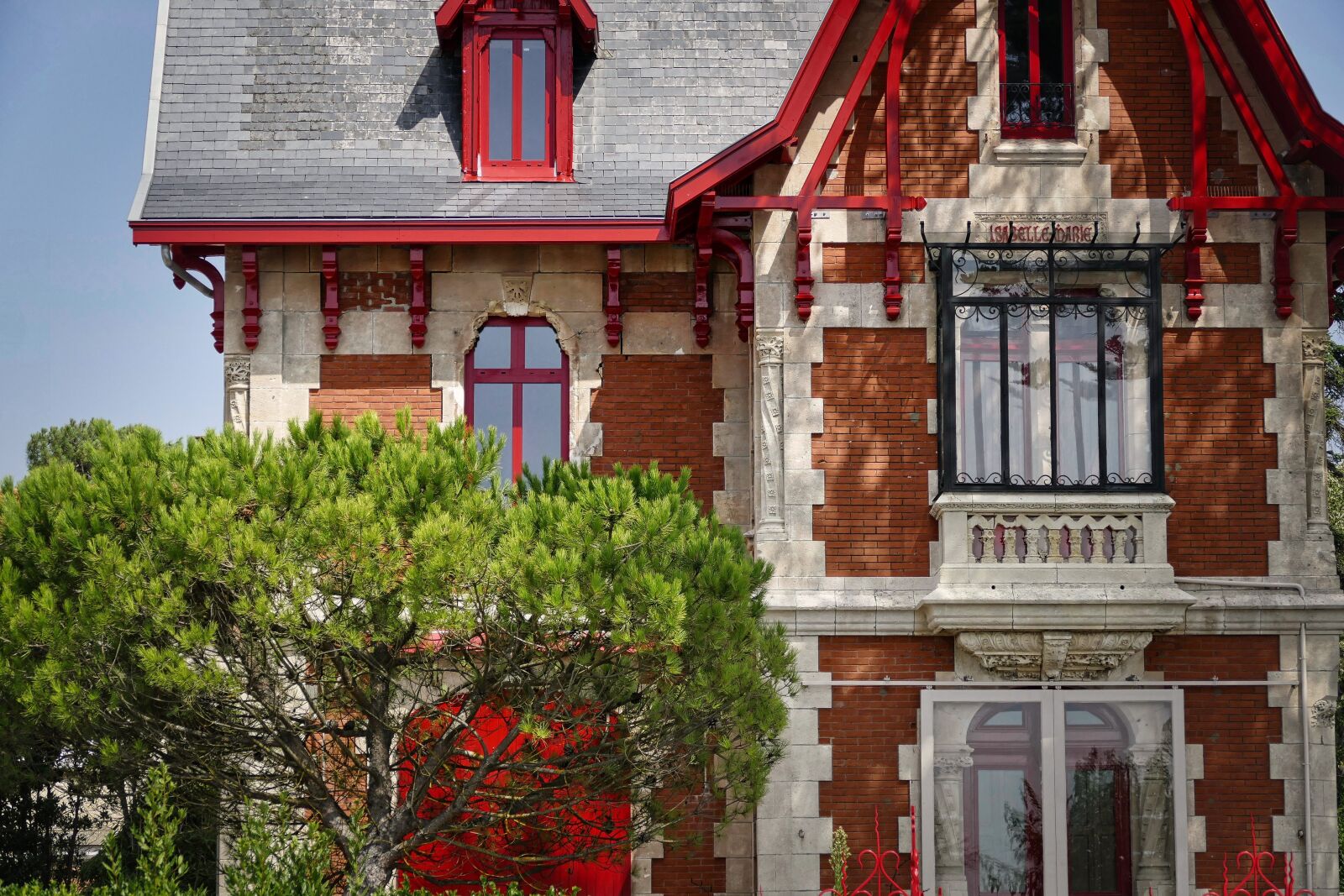 Panasonic Lumix DMC-FZ1000 sample photo. Villa, art nouveau, architecture photography