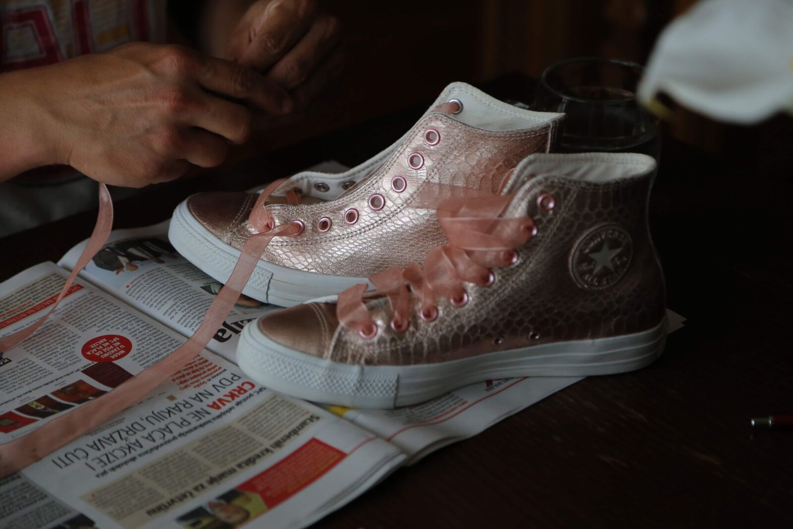 Canon EF 24-105mm F4L IS USM sample photo. Shoemaker, sneakers, shoelace, footwear photography