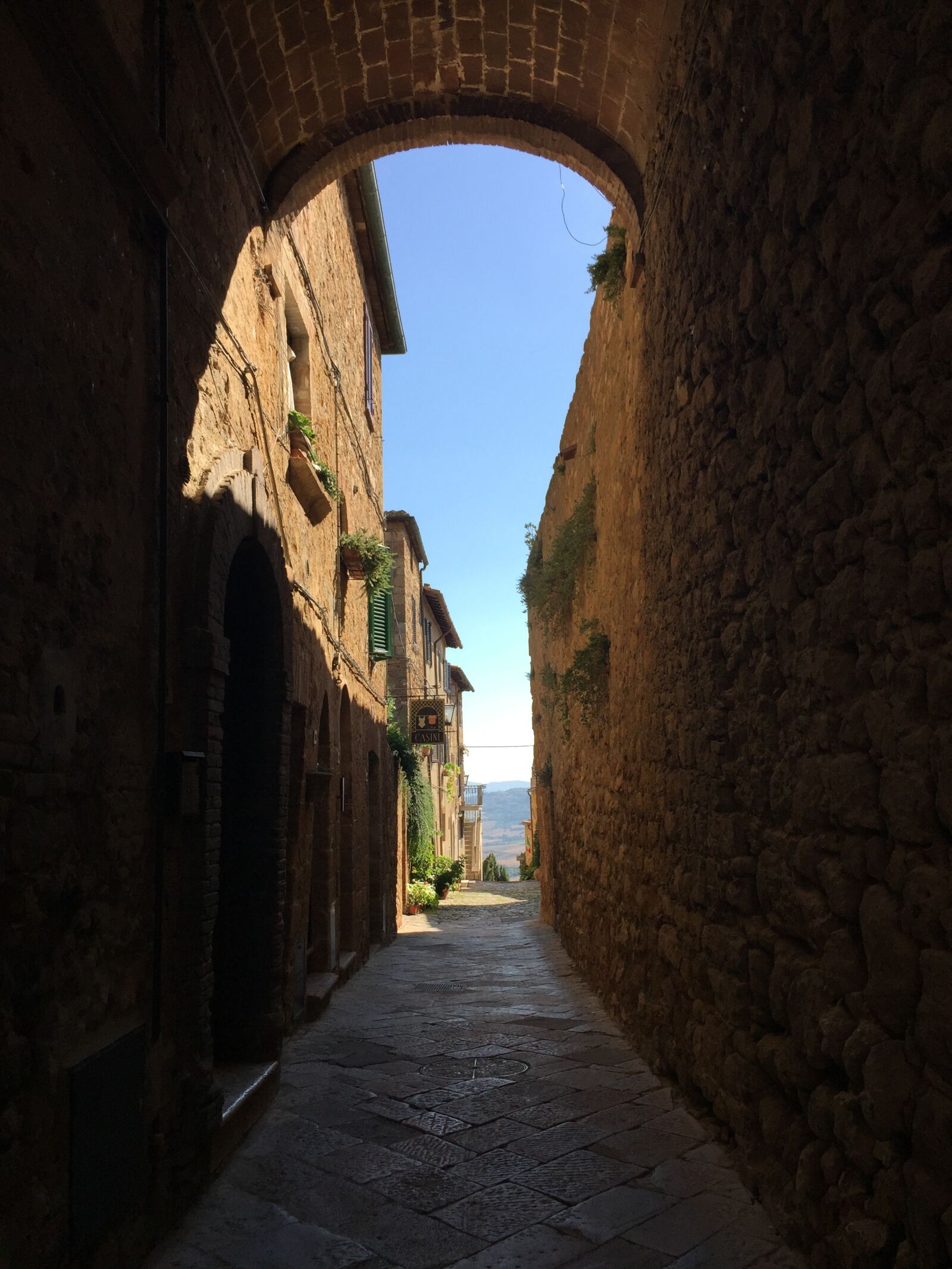 Apple iPhone 6 sample photo. Tuscany, shadow, lane photography