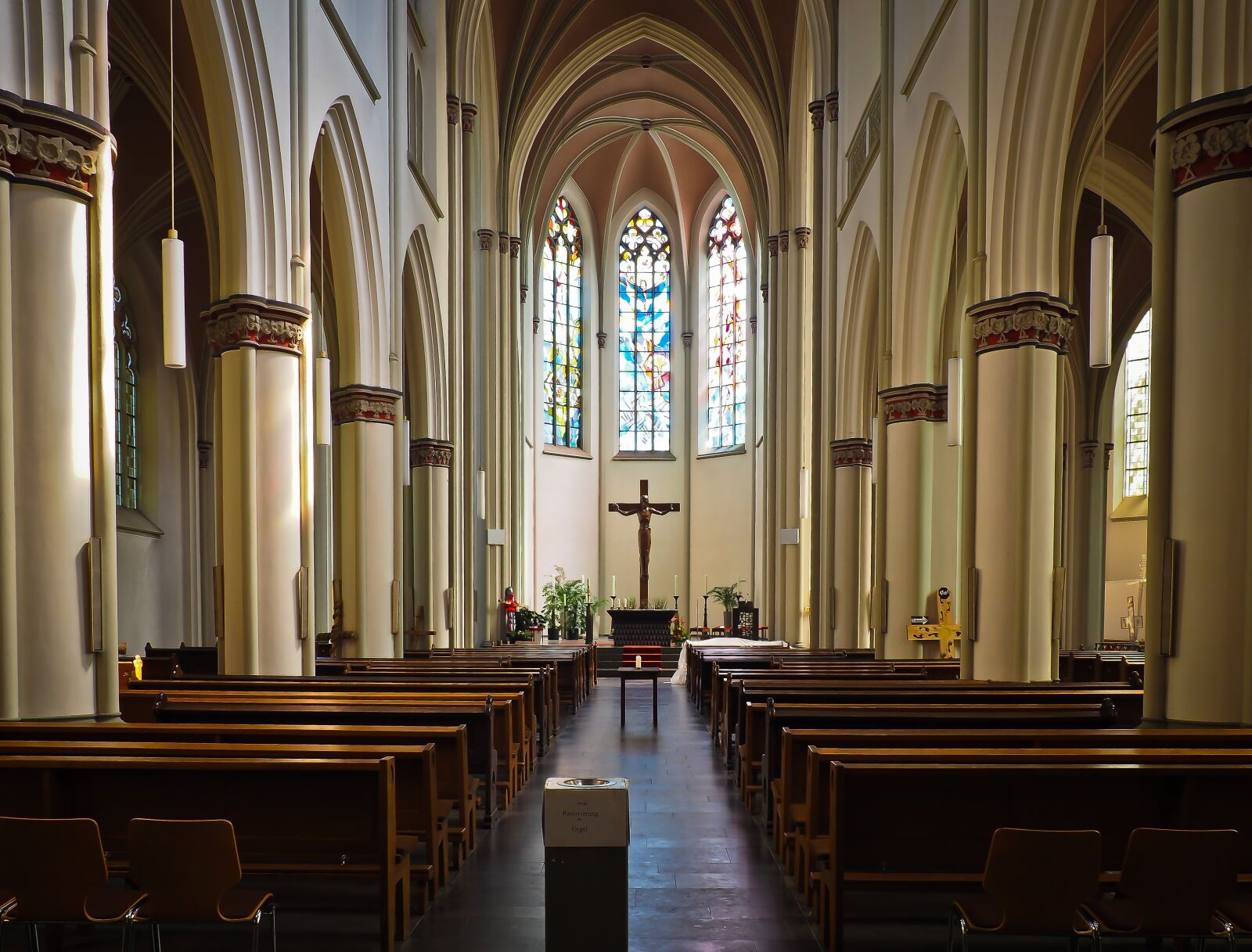 Olympus OM-D E-M10 sample photo. Church, altar, architecture photography