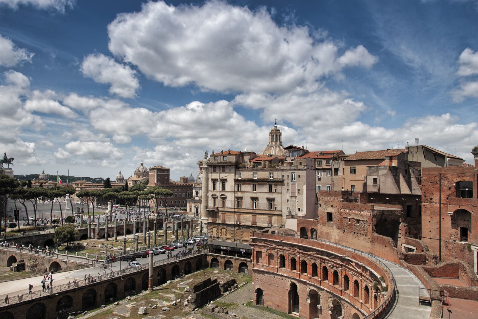Canon EOS-1Ds Mark II sample photo. Rome, monument, arena photography